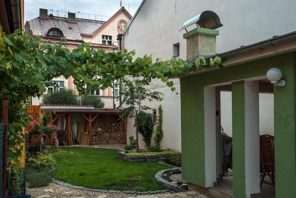 Penzion U Vinoteky Nymburk Buitenkant foto