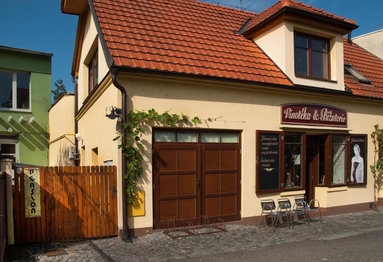 Penzion U Vinoteky Nymburk Buitenkant foto